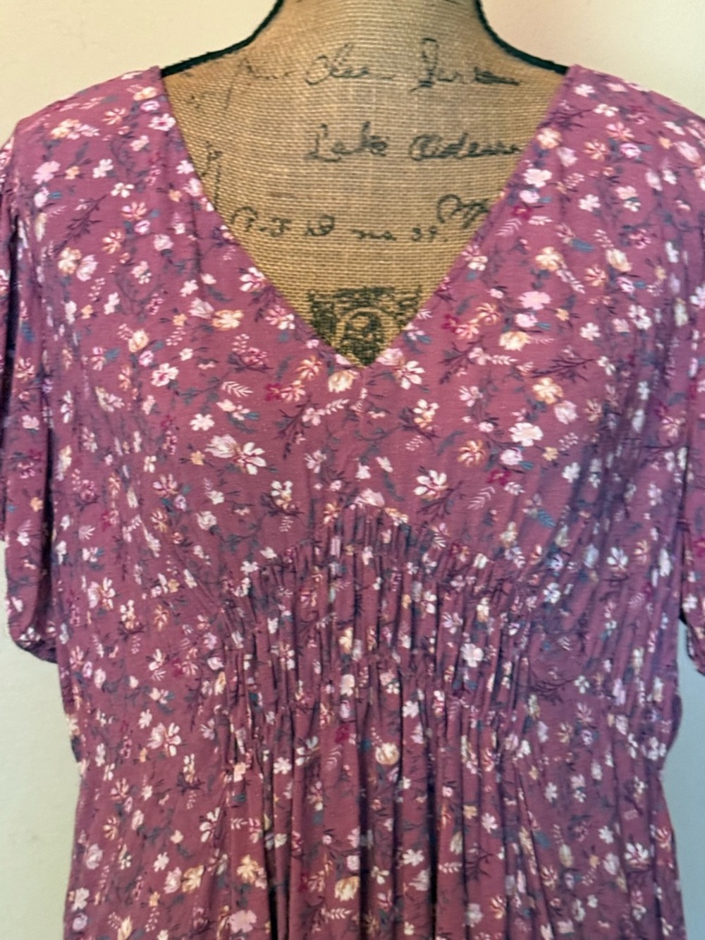 Mauve Floral V-Neck Top by Lucky - Picture 2 of 7